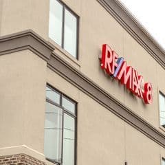 REMAX 8 Team